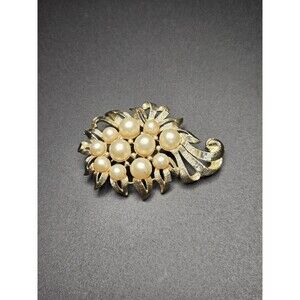 Signed STAR Faux Pearl Gold Tone Vintage brooch pin EUC